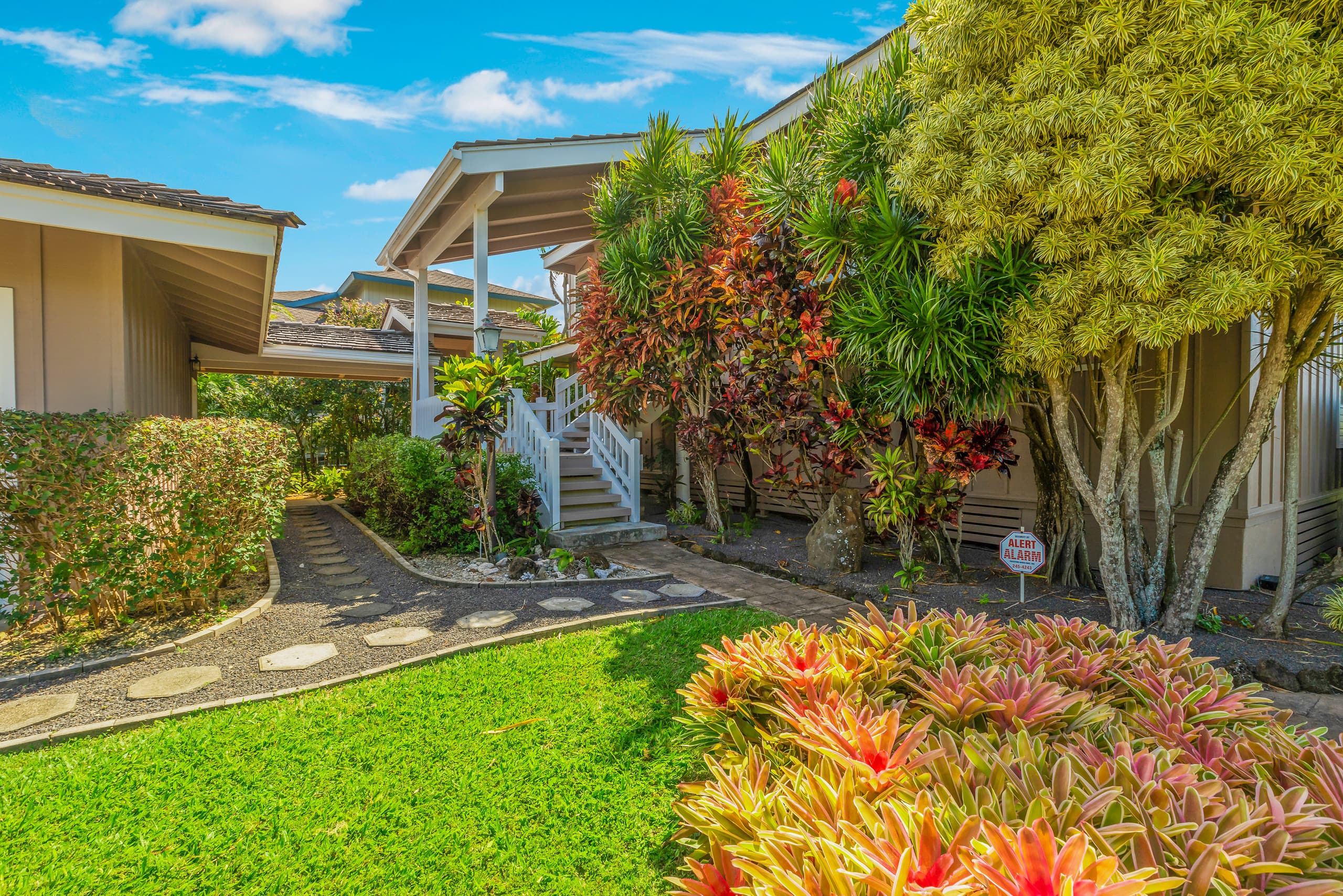 Home in Princeville · ★4.91 · 3 bedrooms · 3 beds · 3.5 baths - Image 10