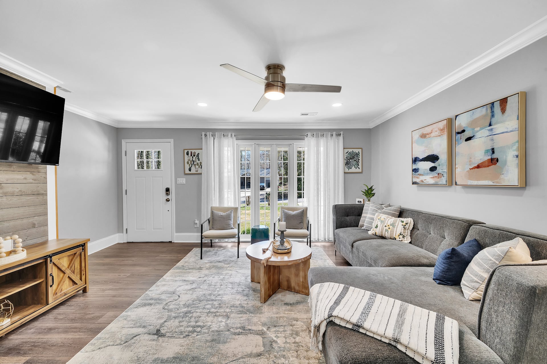 Southern Charm | Huge King 4BR, Fenced Yard, Pets!
