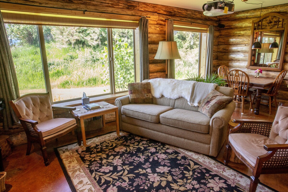 Popular Airbnb listing: Romantic Cabin w/ Mountain View/hot tub/fireplace! in Livingston