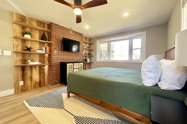 King bedroom with Smart TV.