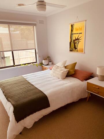 Low-key Lonny Lifestyle gallery image 5