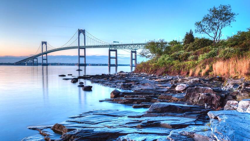 Gorgeous Condo w/ Indoor Pool in Downtown Newport gallery image 5