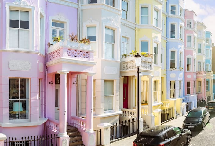 Colourful house 2 bedroom Apt – Notting Hill