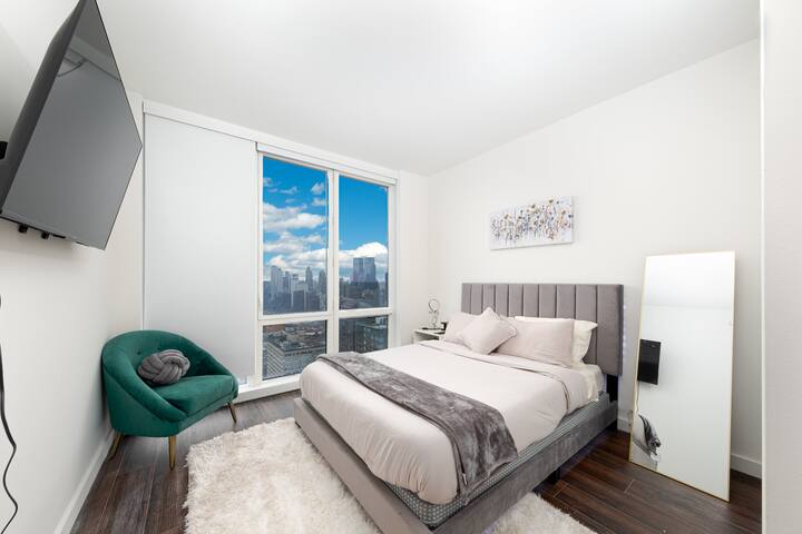 Lavishly styled 2 bedroom High-Rise Apartment gallery image 4