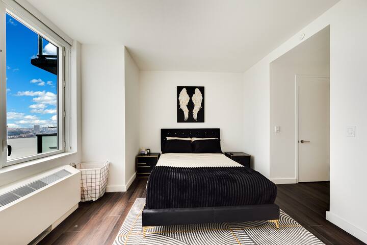 Lavishly styled 2 bedroom High-Rise Apartment gallery image 3