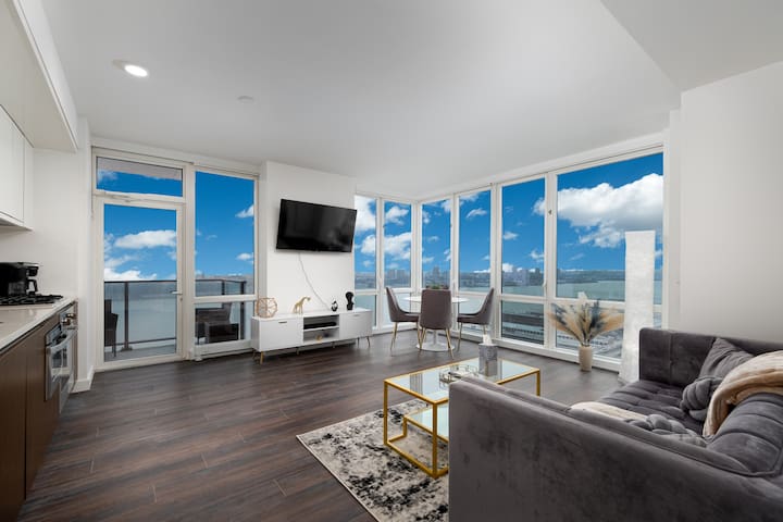 Lavishly styled 2 bedroom High-Rise Apartment