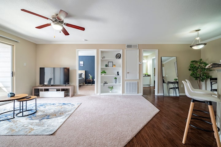 Once In A Blue Room | Med Center | 30+ Day Stays - Houston, TX