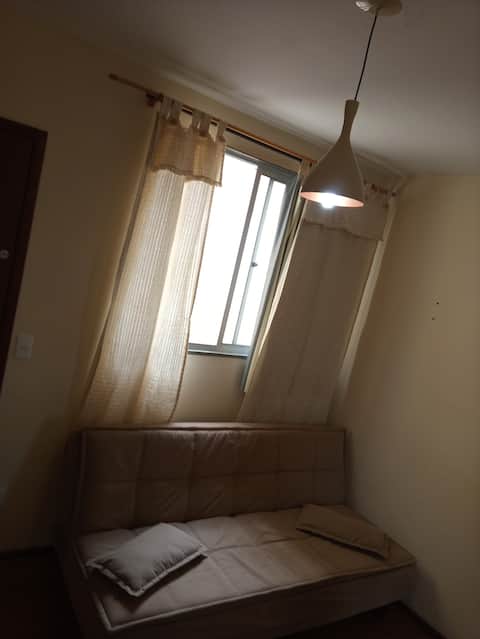 Apartamento funcional, tranquilo e seguro.