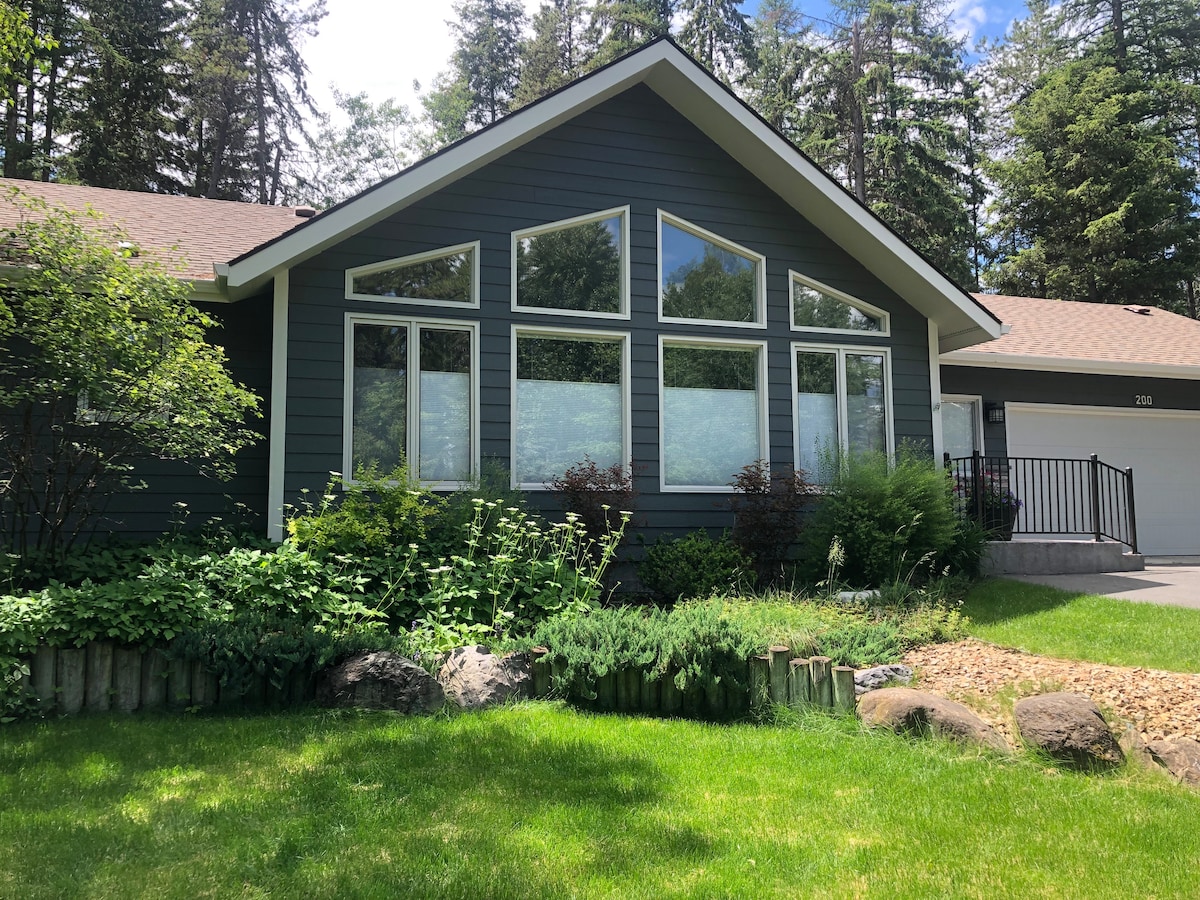 Perfect Whitefish Home, Sleeps 7, 3 BED, No stairs