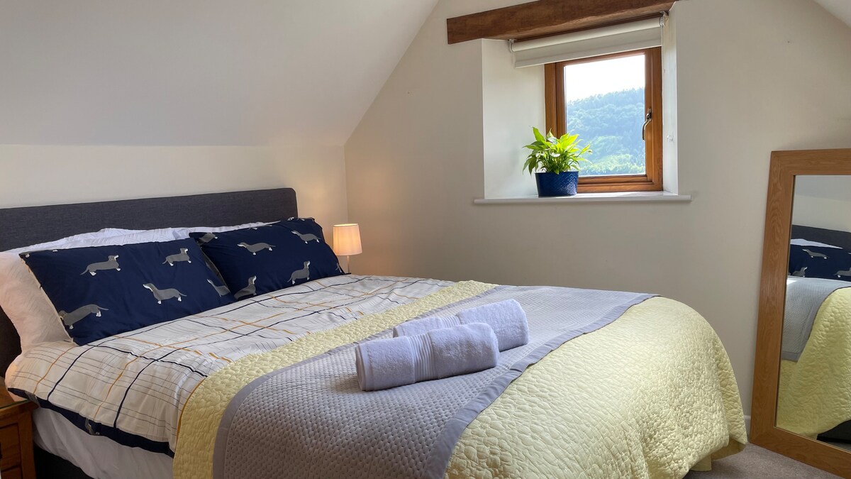 Mwonekano mzuri kupitia dirishani unapoamka asubuhi.