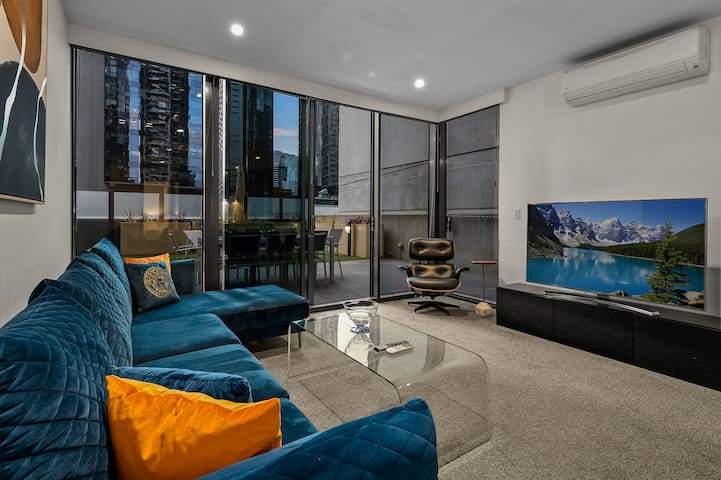 Exclusive Stays – Southbank Podium II