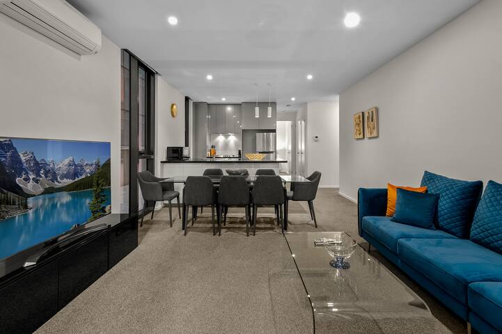 Exclusive Stays – Southbank Podium II gallery image 3