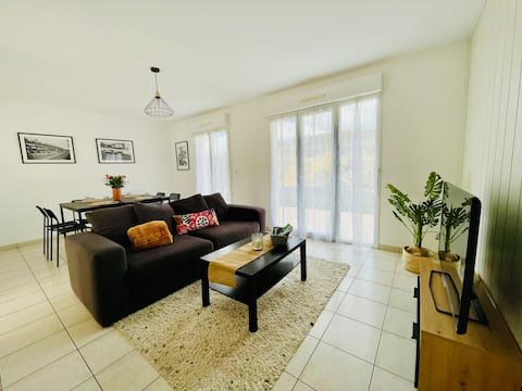 Popular Airbnb listing: Cozy garden house 5 minutes from the circuit in Changé