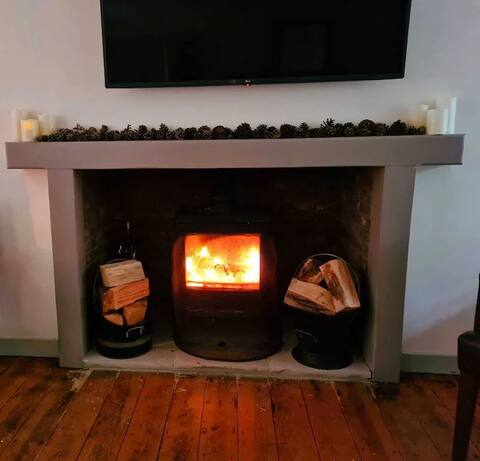 Seafront House - Pool, Hot tub, Games room, Fire