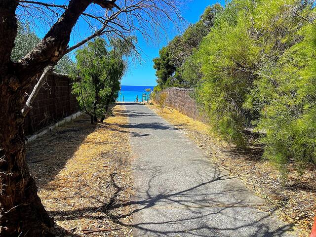 Beachside Bliss – Eagle Bay gallery image 4