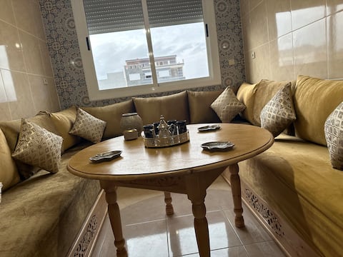 Top Airbnb: beachfront apartment in Ras El Ma
