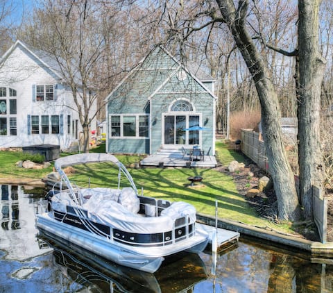 Sunset Retreat on Gun Lake!