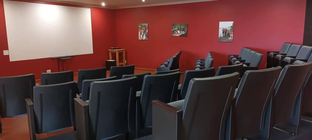 Somerset Retreat & Theatre Suite 1 gallery image 2