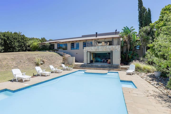 Somerset Retreat & Theatre Suite 1