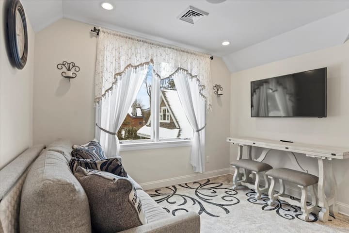 غرفة إضافية مع أريكة قابلة للسحب