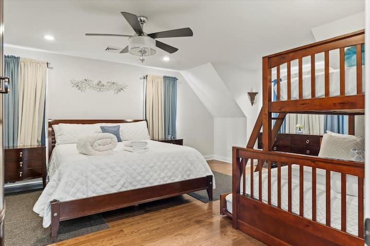 الطابق العلوي، سرير كبير مزدوج/سرير كامل مع تراندل