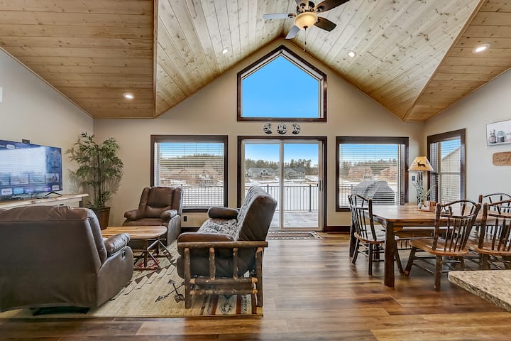Comedor y sala de estar de concepto abierto