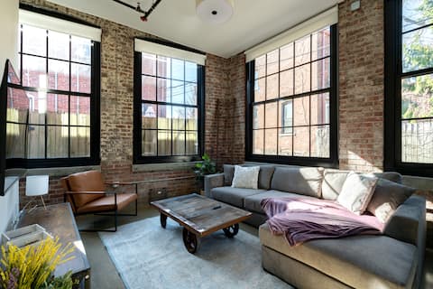 Top Airbnb: Industrial Boho Flat - Short North in Italian Village