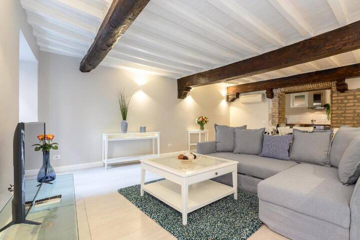 Navona Boutique Apartment 34 gallery image 2