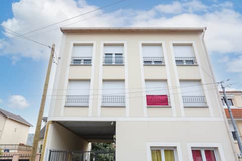 Top Airbnb: 2-room apartment, 23 Impasse AB Niort BATA, 3rd floor in Le Blanc Mesnil