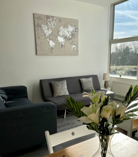 2 Bedroom Flat (Ground Floor) in Town Centre