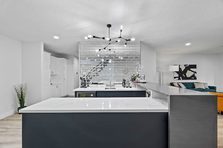 Grand Luxury House with Private Pool, BBQ and more gallery image 5