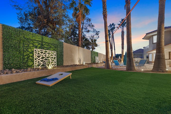 Grand Luxury House with Private Pool, BBQ and more