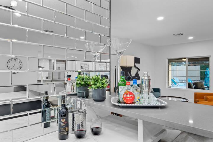 Grand Luxury House with Private Pool, BBQ and more gallery image 2