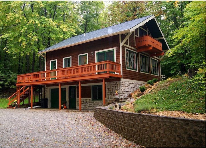 Stunning Cabin - Arcade & Pickleball - sleeps 13