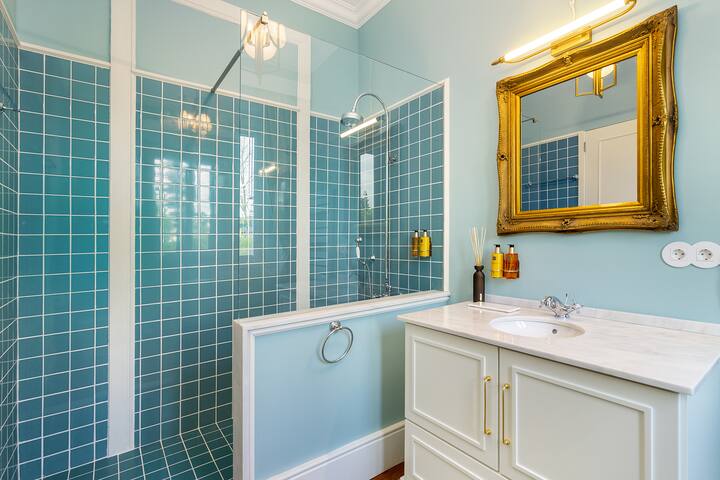 Douro Prestige Urban Retreat Villa | S-Pool & Gym gallery image 5