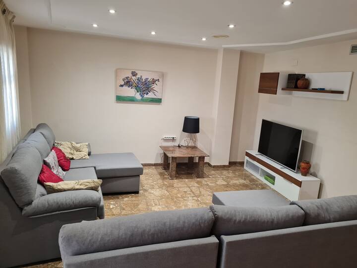 Casa  Grande Y Céntrica A 20m.  Del Metro - Paterna