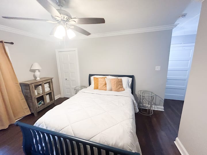 Dhomë gjumi kryesore, krevat dopio "Queen".