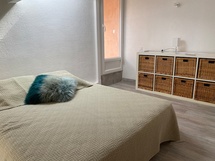 Chumba cha kulala cha ghorofa ya pili, hifadhi na mlango wa mtaro