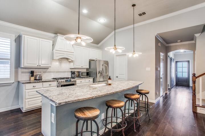 Panther City Paradise ~ Resort Pool & Spa! gallery image 5