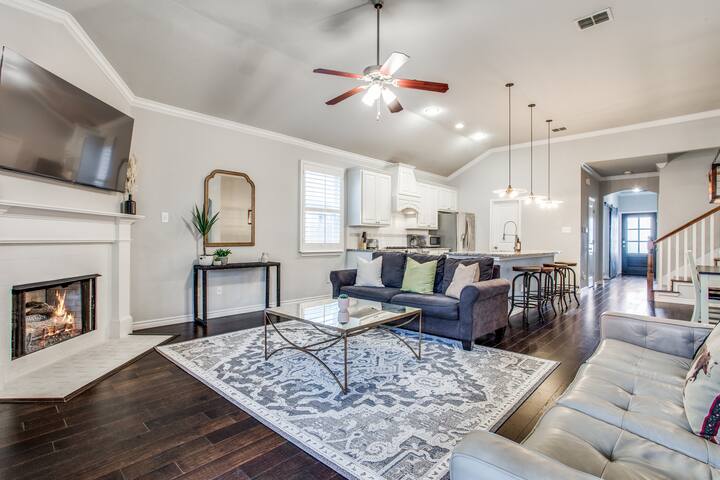 Panther City Paradise ~ Resort Pool & Spa! gallery image 3