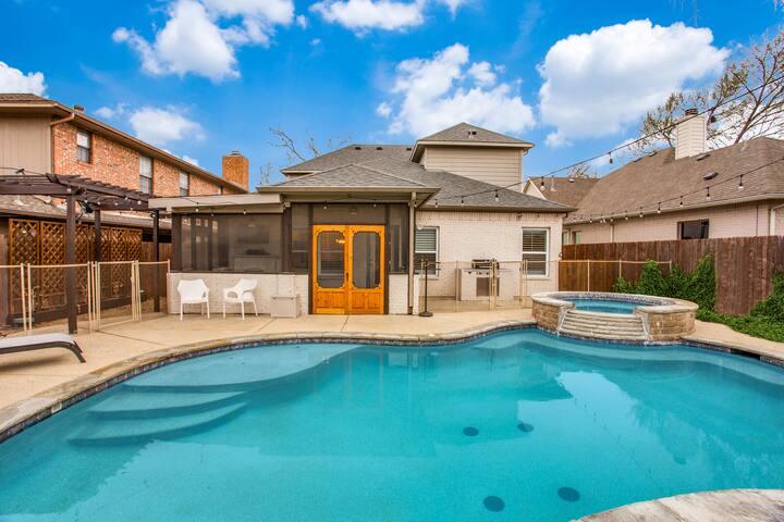 Panther City Paradise ~ Resort Pool & Spa! gallery image 2