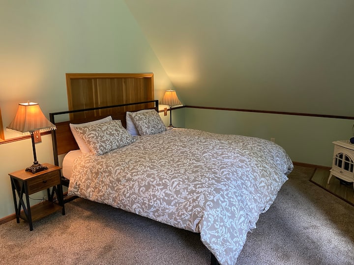 Главна спалня с суперголямо двойно легло