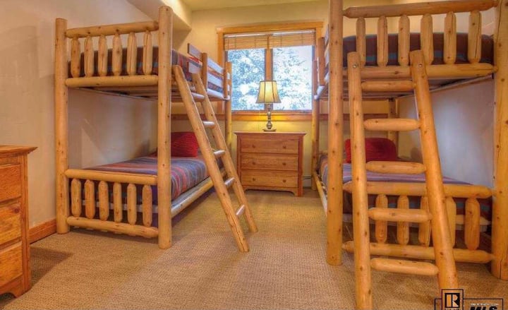 Ორსართულიანი ოთახი - იძინებს 4