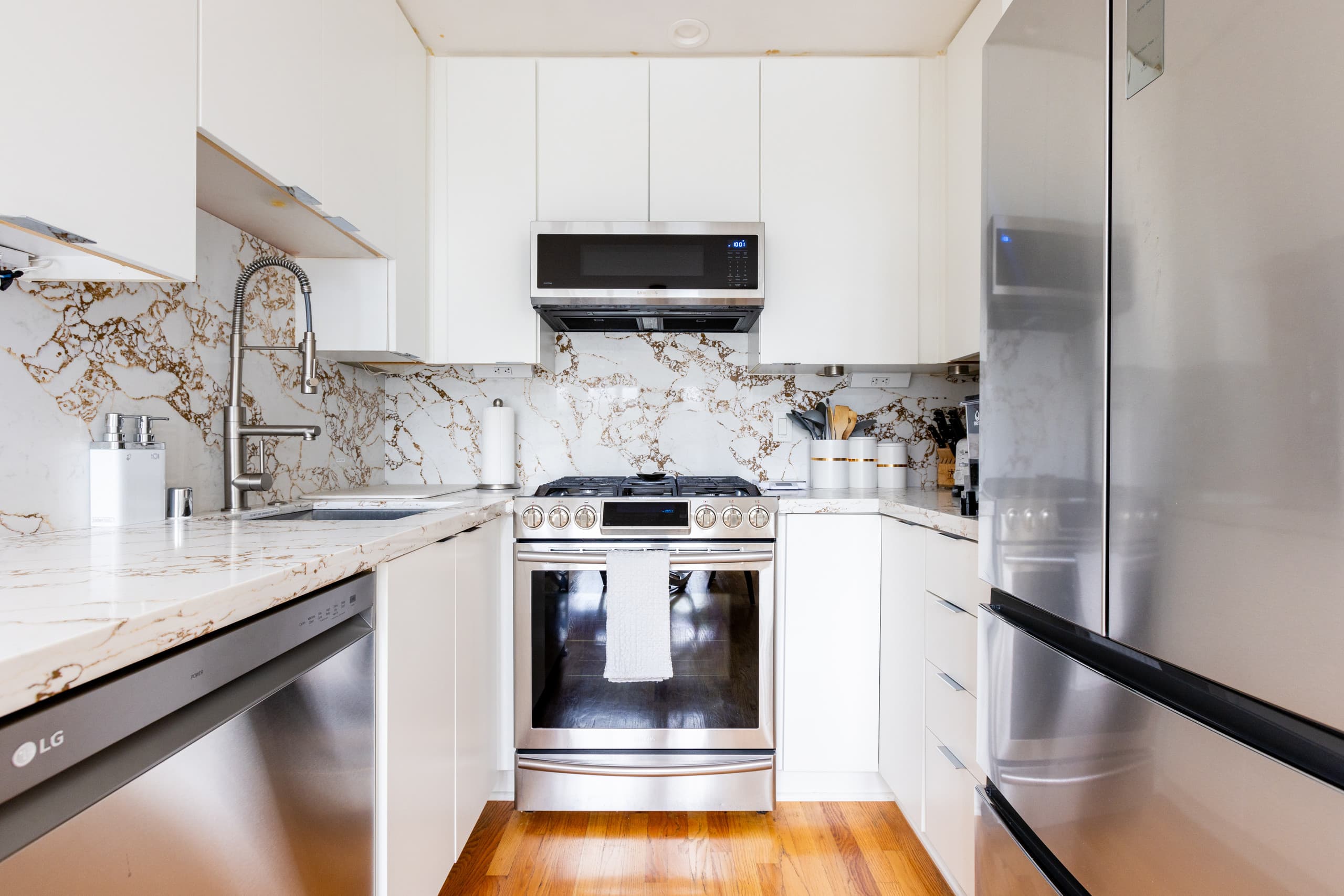 Condo in San Francisco · ★5.0 · 2 bedrooms · 2 beds · 1.5 baths - Image 22