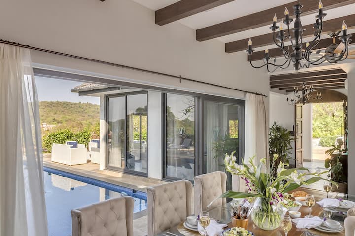 Dining area image 3