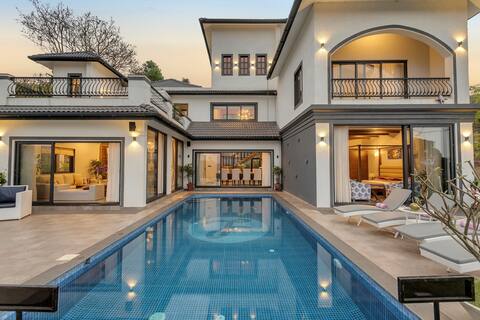 Luxurious Lavender Villa 7BHK |Pvt Heated Pool|Car