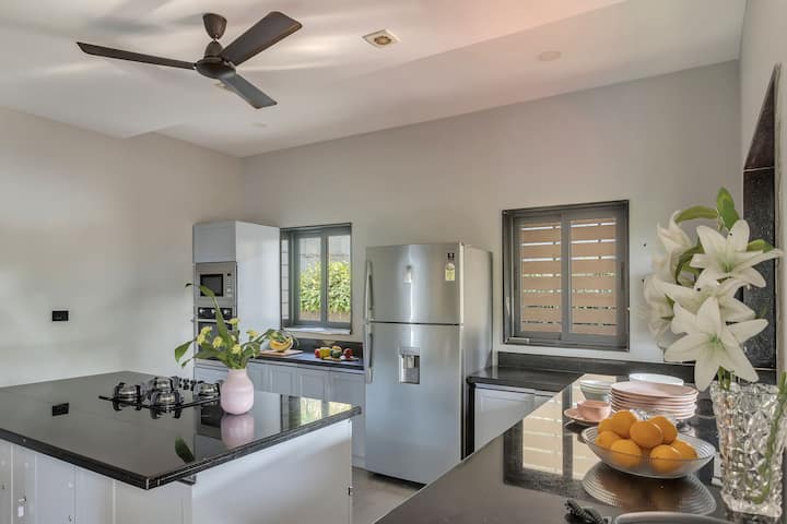 Full kitchen image 2