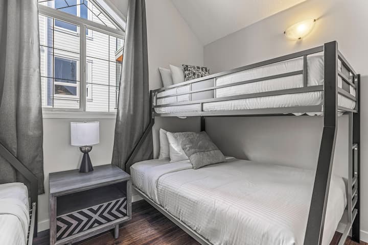 2e slaapkamer met stapelbed.