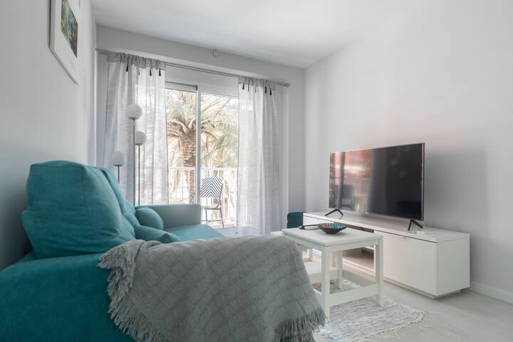 Modern beachside apartment gallery image 3