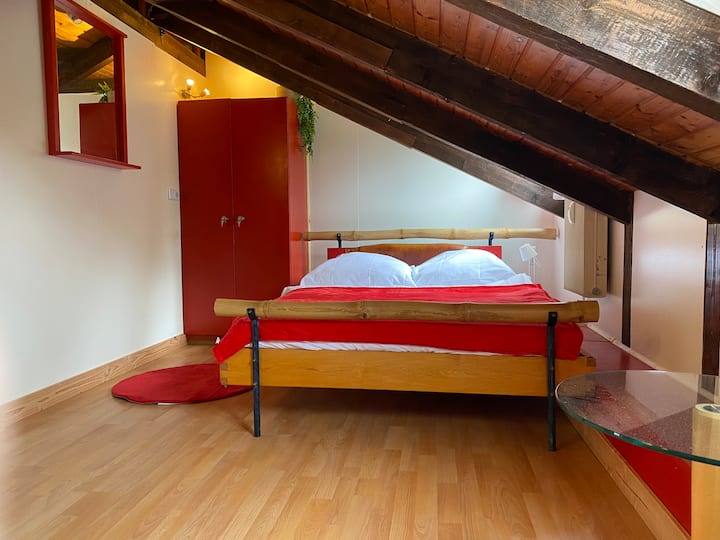 Соба на горниот кат Рустика, спие 2 двокреветни соби